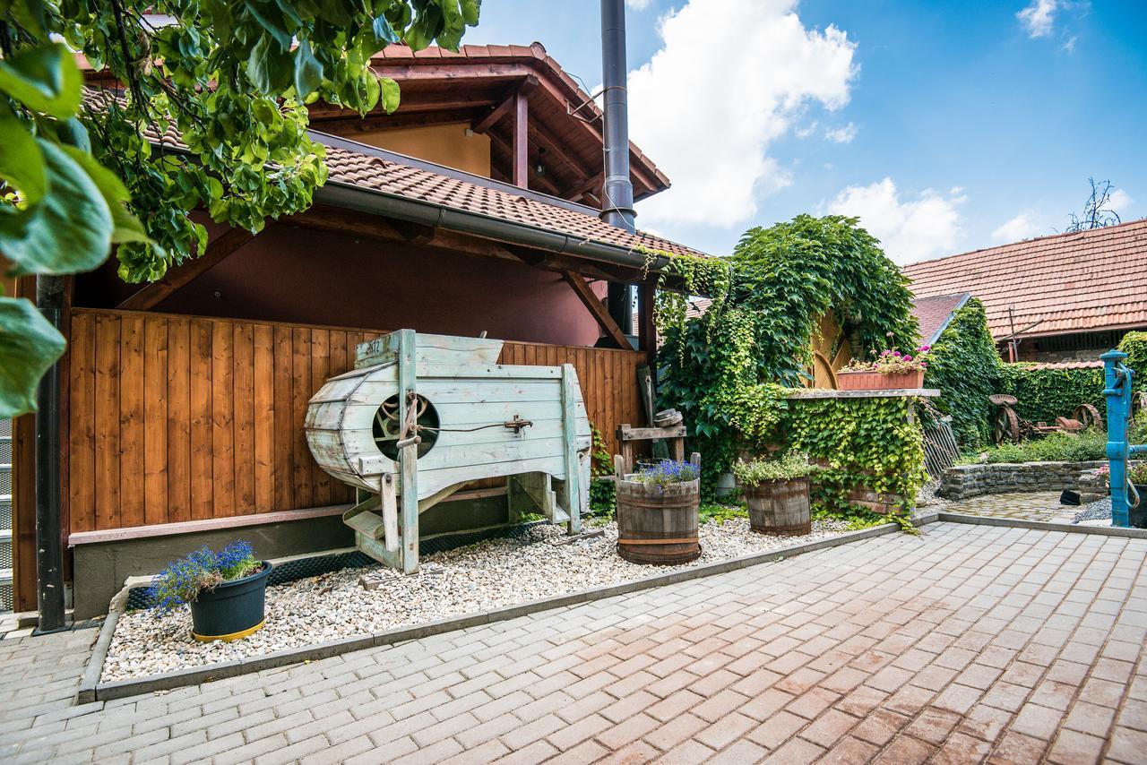 Penzion Hluk Exterior photo